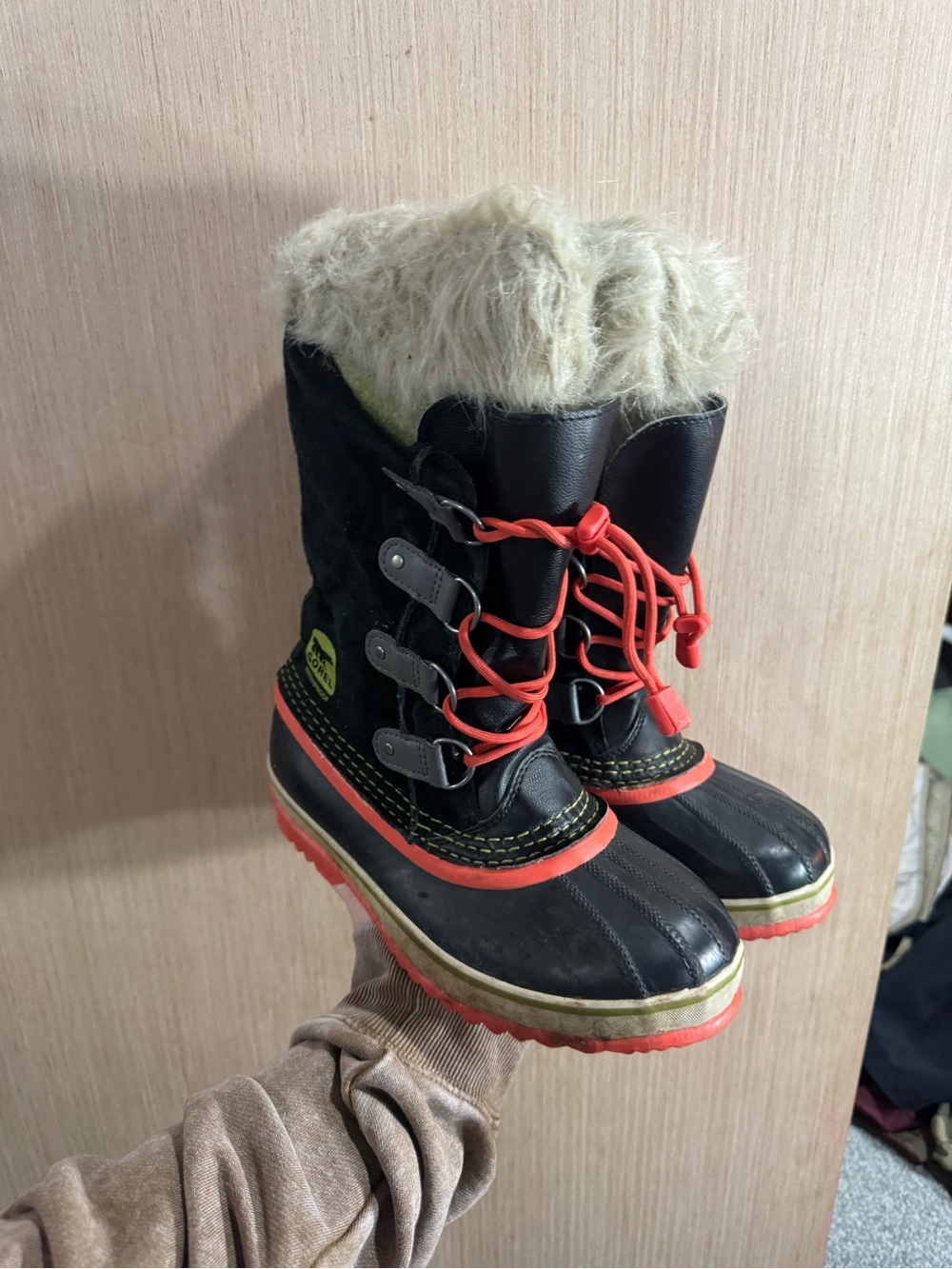 Women’s Sorel Black and Salmon Pink Snow Boots with Faux Fur Trim Size 6